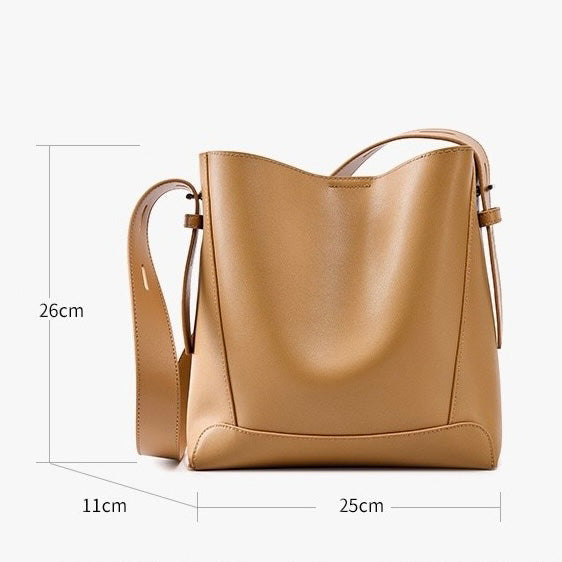 Borsa a Secchiello Oversized in Vera Pelle a Spalla e Crossbody