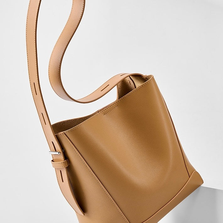 Borsa a Secchiello Oversized in Vera Pelle a Spalla e Crossbody