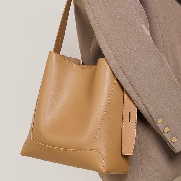 Borsa a Secchiello Oversized in Vera Pelle a Spalla e Crossbody