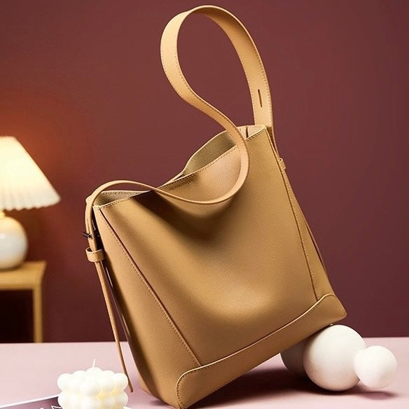 Borsa a Secchiello Oversized in Vera Pelle a Spalla e Crossbody