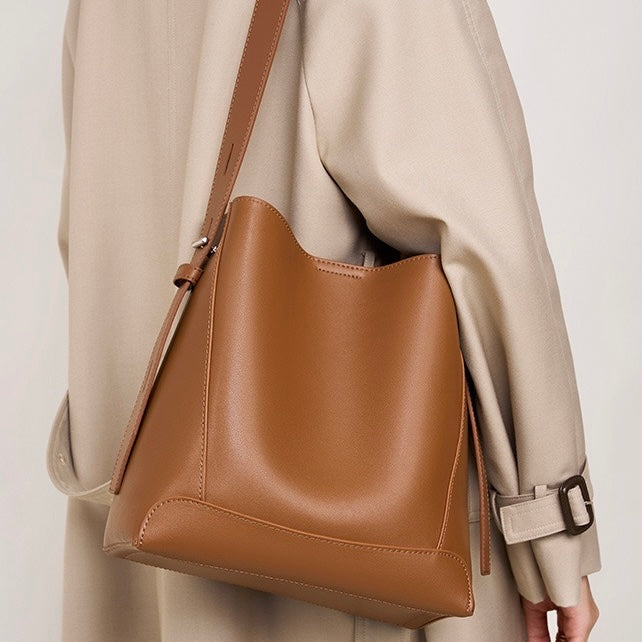 Borsa a Secchiello Oversized in Vera Pelle a Spalla e Crossbody