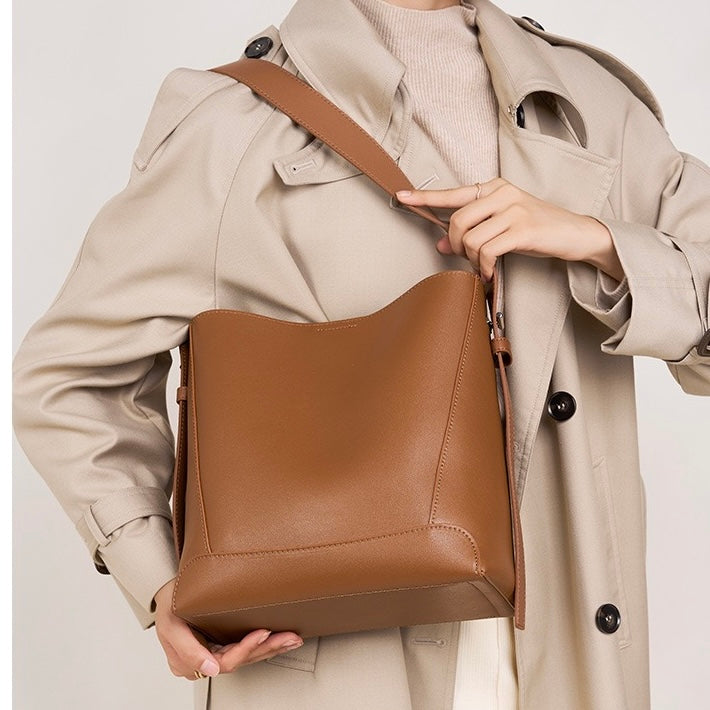 Borsa a Secchiello Oversized in Vera Pelle a Spalla e Crossbody