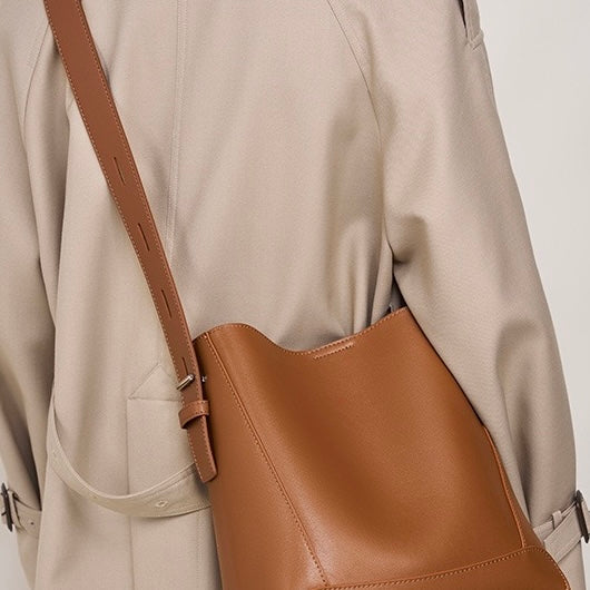 Borsa a Secchiello Oversized in Vera Pelle a Spalla e Crossbody