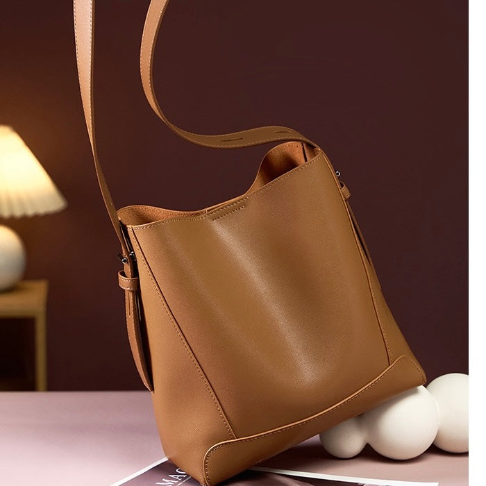 Borsa a Secchiello Oversized in Vera Pelle a Spalla e Crossbody