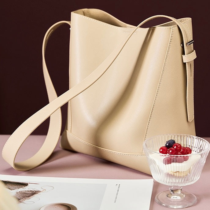 Borsa a Secchiello Oversized in Vera Pelle a Spalla e Crossbody