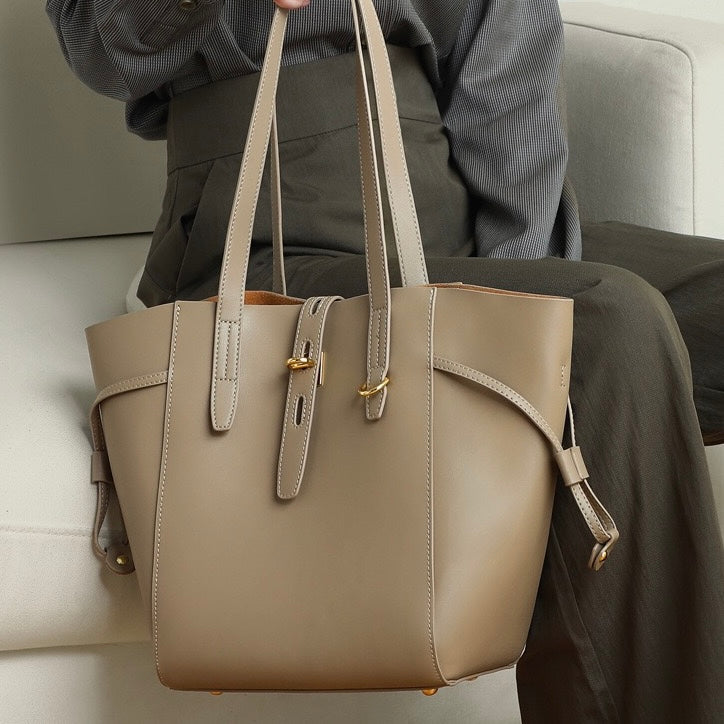 Borsa Tote Vintage in Vera Pelle con Chiusura a Lucchetto