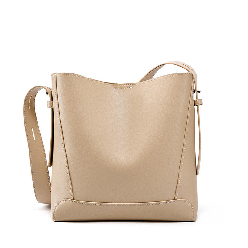 Borsa a Secchiello Oversized in Vera Pelle a Spalla e Crossbody